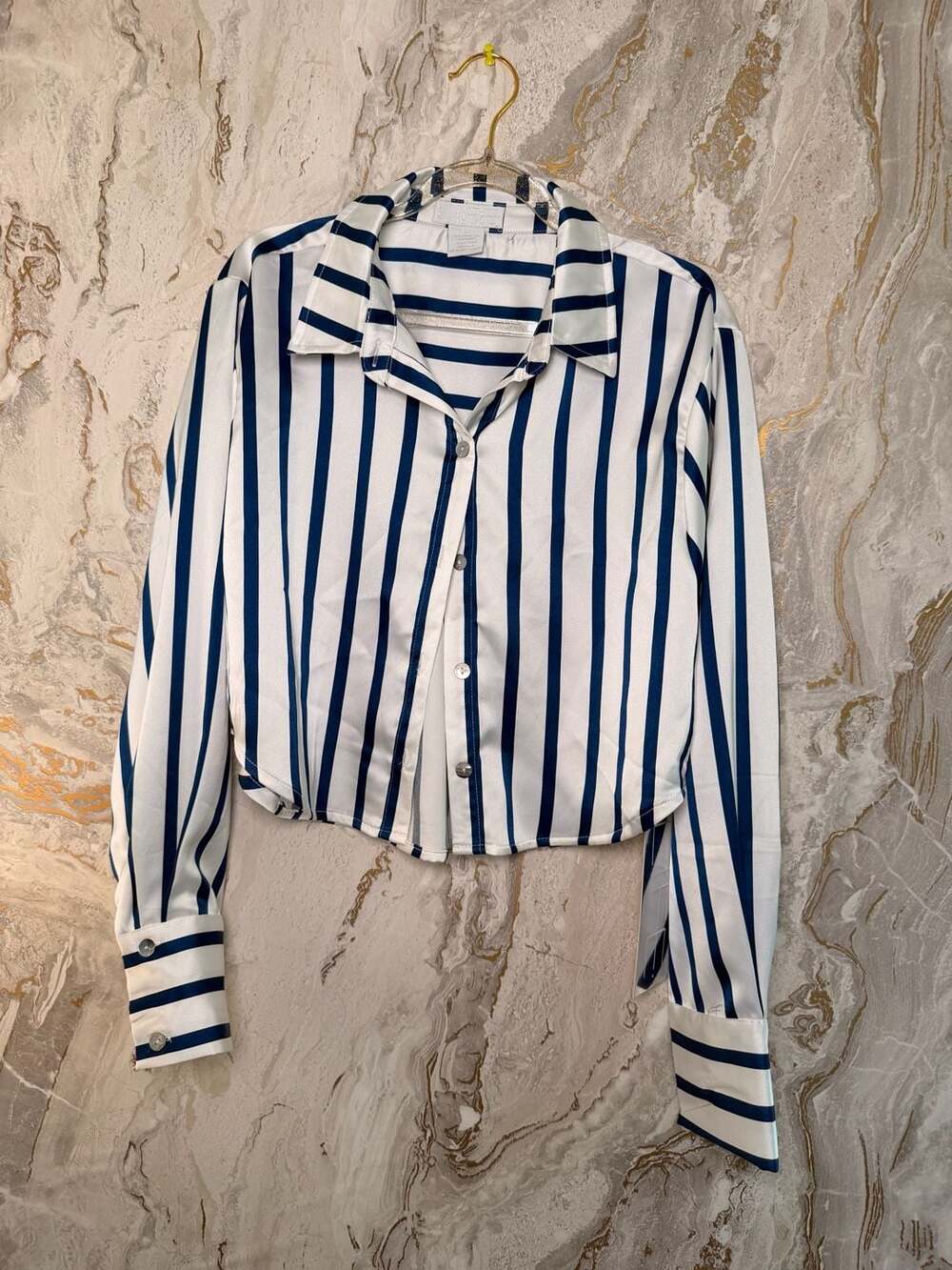 LIFE Women's Blue and White Striped Satin Cropped Long Sleeve Button-Up Shirt